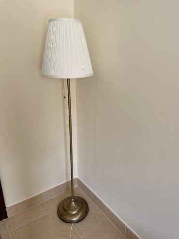 Floor-lamp