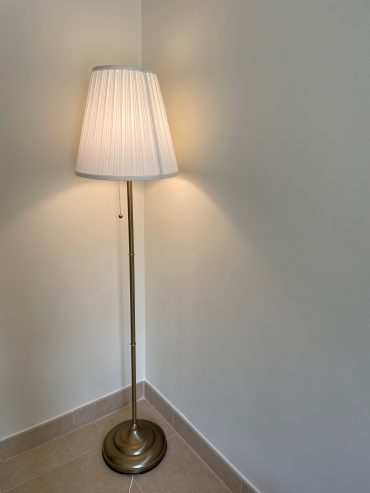 Floor-lamp-lit