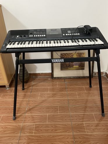 Yamaha-E423-keyboard-synthesizer